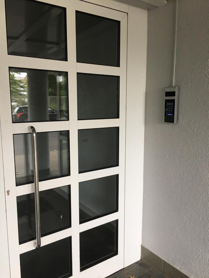 Special Apartment - Stadtnah, Balkon, Parkplatz, E-Ladestation, Gitterbox Fuer Fahrraeder, Fitnessstudio Coblenza Esterno foto