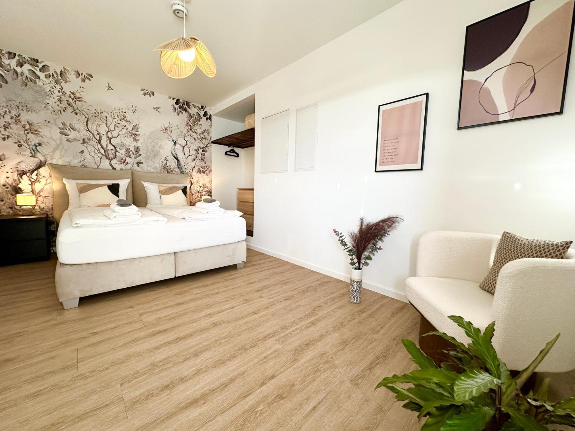 Special Apartment - Stadtnah, Balkon, Parkplatz, E-Ladestation, Gitterbox Fuer Fahrraeder, Fitnessstudio Coblenza Esterno foto